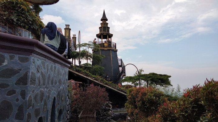 Kawasan Pondok Cai Pinus banyak dikunjungi pelancong di momen Lebaran Idul Fitri 1442 Hijiriah, Jumat (14/5/2021).