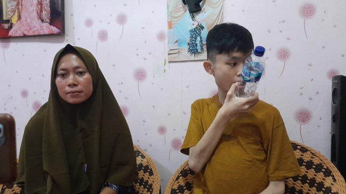Siti Aisah (37) merawat Siau Huang (26) anak majikannya asal Taiwan yang mengalami down syndrome di Indonesia
