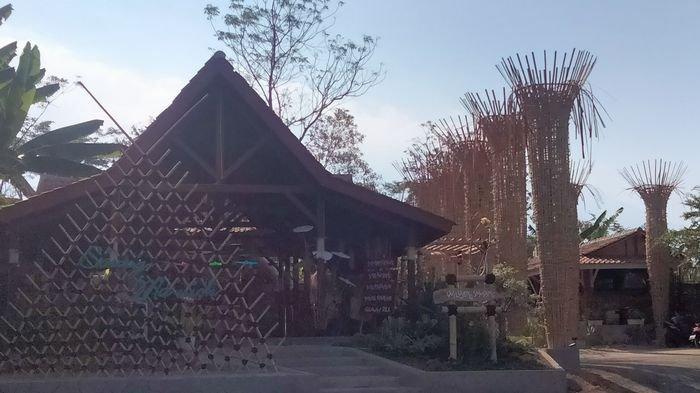 tempat wisata kuliner Saung Ma' Nioh di Kuningan