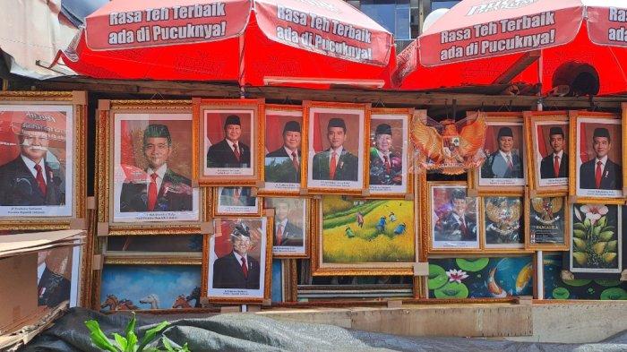 Penjualan pigura di Pasar Baru, Sawah Besar, Jakarta Pusat, Sabtu (27/4/2024).