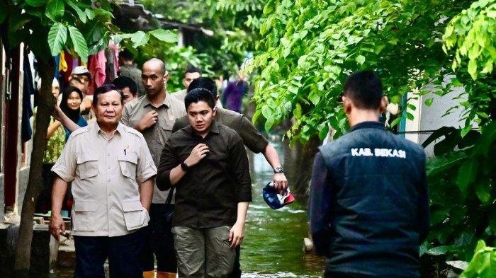 TINJAU BANJIR BEKASI - Presiden Prabowo tiba dilokasi sekitar pukul 17.57 WIB, dan langsung meninjau kondisi warga yang masih bertahan di rumah mereka di Babelan, Kabupaten Bekasi, Jawa Barat, Sabtu (8/3/2025).