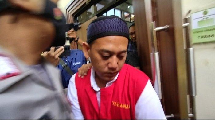 Rizky Novyandi Achmad keluar dari ruang persidangan usai mendengar putusan hukuman mati dari Majelis Hakim PN Kota Depok, Kamis (20/7/2023).