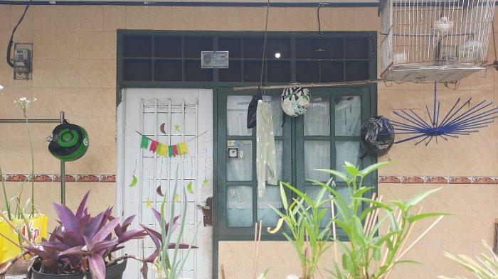 Rumah kediaman keluarga korban kecelakaan maut Tol Cikampek di Jalan RTM Kelapa Dua, Tugu, Cimanggis tampak sepi pada Selasa (9/4/2024).