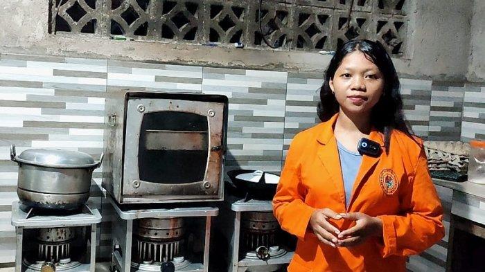 BUAT KUE - Sofi Jelita (25) sedang membuat kue di rumahnya di Buteng, Kecamatan Alok Timur, Kabupaten Sikka, Flores, NTT, Rabu 22 Januari 2025.
