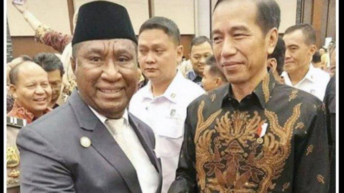Istimewa
Presiden RI, Joko Widodo menyalami General Manajer KSP Kopdit Obor Mas, Leonardus Frediyanto Moat Lering dalam perayaan HUT ke-71 Koperasi tanggal 12 Juli 2018 di Jakarta.