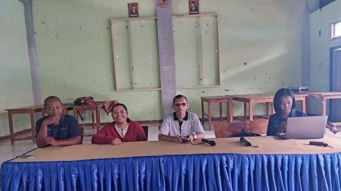 Pemateri dalam Pelatihan Jurnalistik di SMAN 1 Langke Rembong, 11 Oktober 2024.