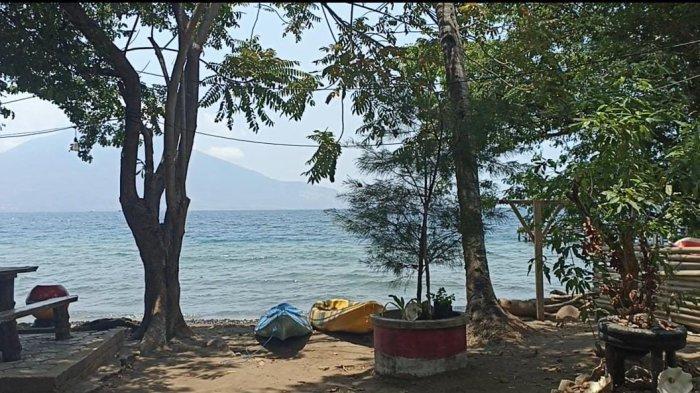 PANTAI HADAKEWA- Suasana saat siang hari di Pantai Hadakewa, Desa Hadakewa, Kecamatan Lebatukan, Kabupaten Lembata, NTT.