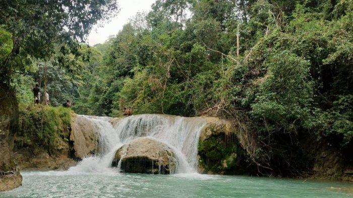 DESTINASI WISATA- Pemandangan Air Terjun Waekuli, Kecamatan Reok Barat, Kabupaten Manggarai, Pulau Flores, NTT.