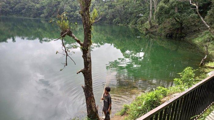 DANAU- Pesona Danau Ranamese di Desa Golo Loni,