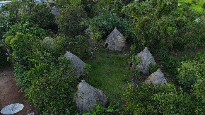DESA- Bangunan rumah adat di Desa Fatumnasi, Timor Tengah Selatan, NTT.