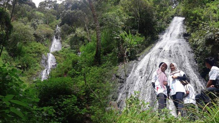 Air Terjun Puteri Pintu terletak di Desa Bale Redelong, Kecamatan Bukit, Kabupaten Bener Meriah