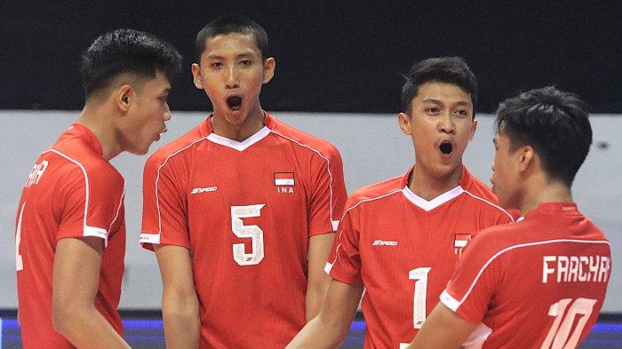Dawuda Alaihissalam (no 5) dan Farchan Vachreza (no 10) di Timnas Voli Putra Indonesia AVC Mens U20