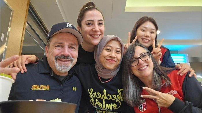Megawati foto bersama Giovanna Milana dan keluarganya.
