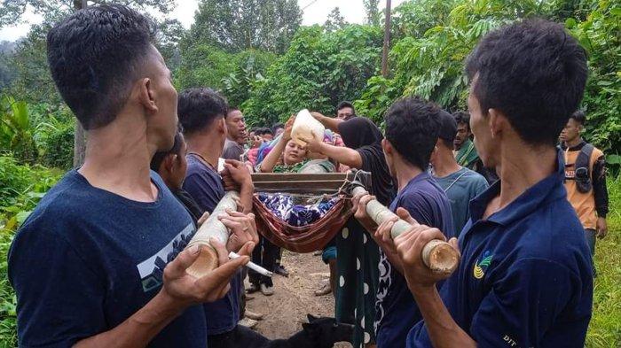 Sempat viral, warga Lesten tandu masyarakat yang sakit belasan kilometer untuk mencapai ke ibu Kecamatan maupun rumah sakit di Kabupaten Gayo Lues.