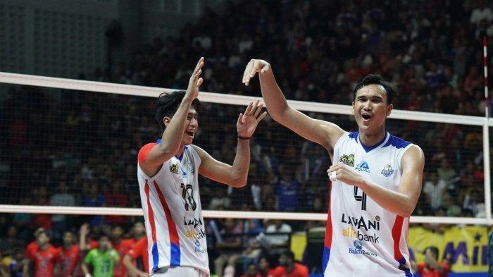 Fahri Septian Putratama (kiri) dan Hendra Kurniawan (kanan) saat membela Jakarta LavAni Allo Bank di Proliga 2023. Keduanya tampil menjalani laga debutnya di Timnas Indonesia berlaga di SEA Games 2023 Kamboja.