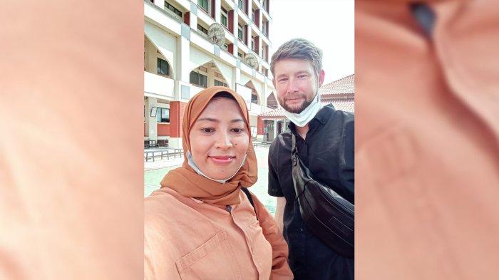 Mutia Gadis Gayo bersama calon suami yang merupakan WNA asal Sewedia
