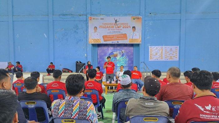 Anggota DPRK Aceh Tengah Muzakir membuka Turnamen Bulu Tangkis Muzakir Cup 2024. Jumat (12/1/2024)