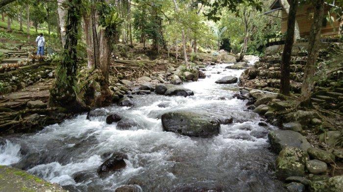 Wisata di Bener Meriah Wihni Kulus memiliki spot (titik) pemandangan yang indah dan air bening yang mengalir di sungai sangat cocok untuk berakhir pekan bersama keluarga.