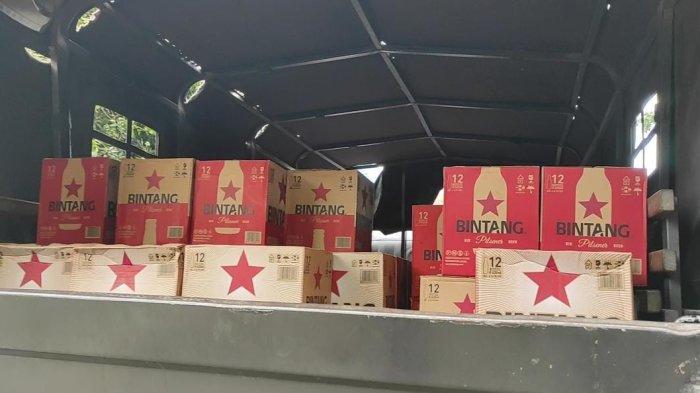 33 ribu botol miras dari segala merek saat dibawa ke Polda Gorontalo menggunakan 4 truck pada (Rabu 19/7/2023)