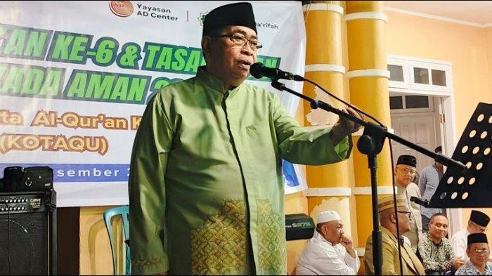 Adhan Dambea memberikan sambutan dalam acara khatam alquran dan tasyakuran pilkada aman di AD Center, Kota Gorontalo, pada Selasa (17/12/2024) malam.