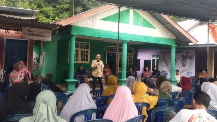 Amran Mustapa saat melakukan kampanye dialogis di Desa Molompotoo, Suwawa Tengah, Bone Bolango