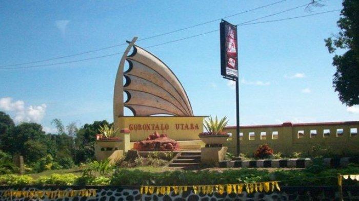 ICON GORONTALO UTARA -- Ini merupakan icon Gorontalo Utara yang berada di gerbang masuk wilayah ini. Sebagai informasi, ada setidaknya 13 OPD di Gorontalo Utara kini dilebur.
