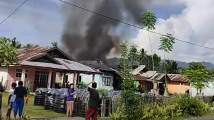 Kebakaran di Desa Poowo, Kabupaten Bone Bolango, Gorontalo, Selasa (29/10/2024).