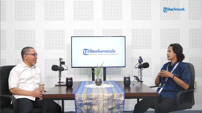 La Ode Haimudin (kemeja putih) dalam acara Podcast Parlemen di Studio TribunGorontalo.com, Jumat (25/10/2024).