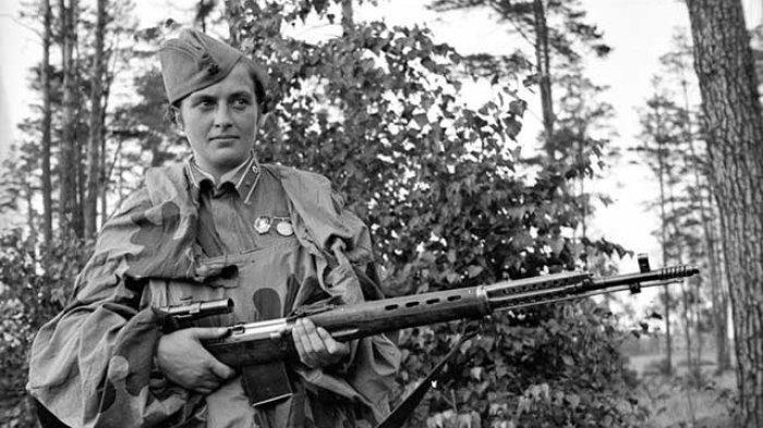 Lyudmila Pavlichenko, Julukan: Nyonya Kematian, Ukraina