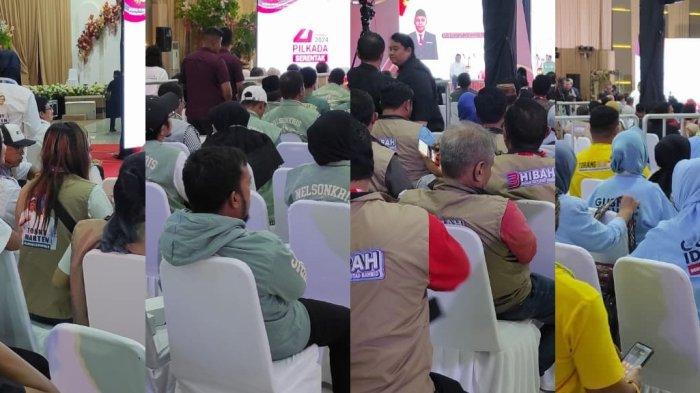 Masing-masing timses mengenakan seragam saat menghadiri debat kedua Pilkada Gorontalo di Grand Sumber Ria Ballroom Kota Gorontalo, Rabu (20/11/2024).