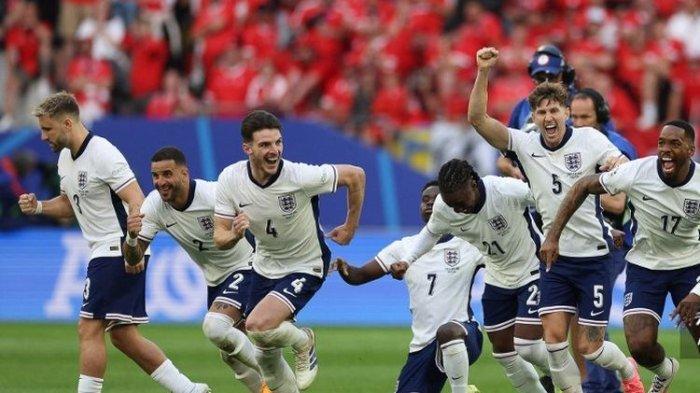 Momen perayaan kemenangan Inggris dalam babak adu penalti melawan Swiss pada perempat final Euro 2024 di Duesseldorf Arena, 6 Juli 2024.