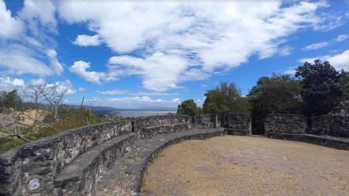 Pemandangan di dalam benteng Otanaha. FOTO: Prailla Libriana