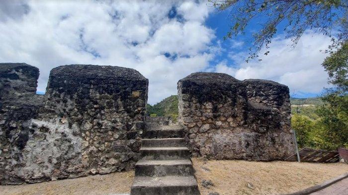 Benteng Otanaha di lihat dari luar. FOTO: Prailla Libriana