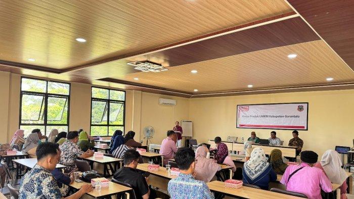 KERJASAMA - PT Sumber Alfaria Trijaya Tbk bekerjasama dengan Pemerintah Kabupaten mendorong agar Usaha Menengah Kecil dan Mikro (UMKM) untuk berkembang