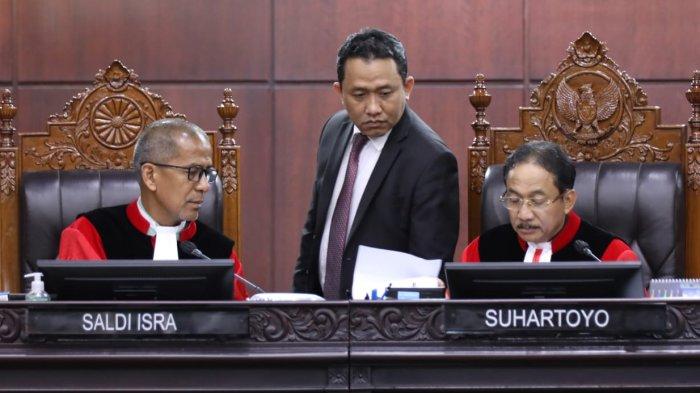 SIDANG SENGKETA PILKADA: Pembacaan putusan PHPU di Mahkamah Konstitusi, Selasa (4/2/2025). Mahkamah Konstitusi menolak gugatan Paslon Bupati dan Wakil Bupati Pohuwato, Yusri Helingo - Fatmawaty Syarief. (Foto : Mahkamah Konstitusi Republik Indonesia).
