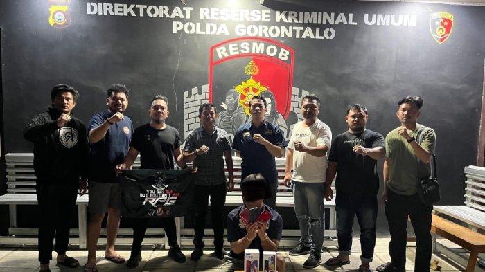 Polda Gorontalo mengamankan AA, terduga kasus pencurian handphone di kolam renang Lahilote Kota Gorontalo.