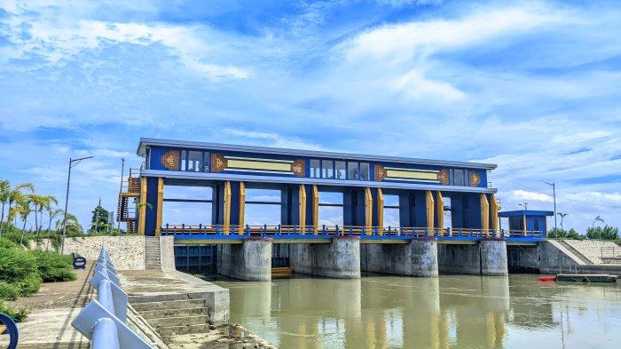 SETRUM IKAN -- Potret kawasan Pintu 5 Danau Limboto, Kabupaten Gorontalo. Kini praktik setruk ikan menghantui para pemancing.