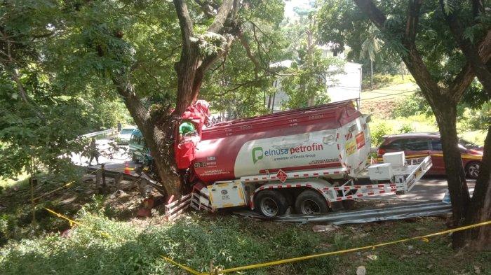 IDENTITAS KORBAN - Sebuah truk BBM menabrak pohon di Desa Pontolo, Kwandang, Gorontalo Utara, Kamis (13/2/2025) pagi. Satu orang meninggal dunia di lokasi kejadian.