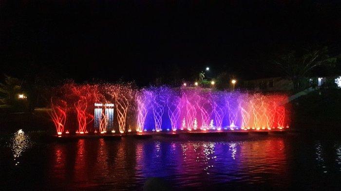 Suasana air mancur di Taman Taqwa, Bone Bolango, Gorontalo.