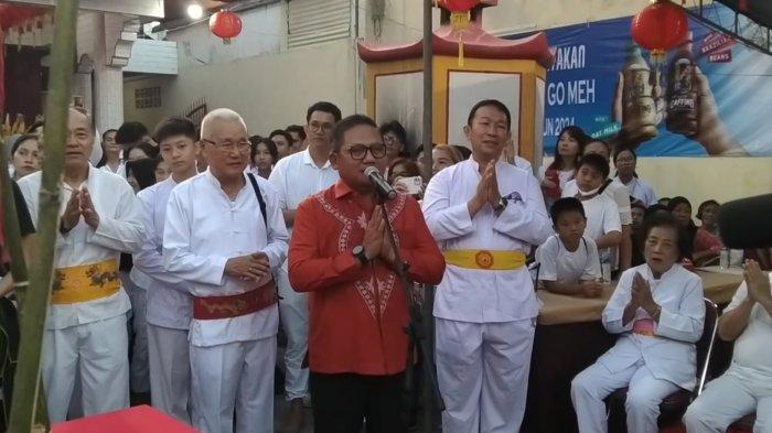 Wali Kota Gorontalo Marten Taha menghadiri perayaan Cap Go Meh di Kelenteng Tulus Harapan Kita, Kota Gorontalo, Provinsi Gorontalo pada Sabtu 25 Februari 2024