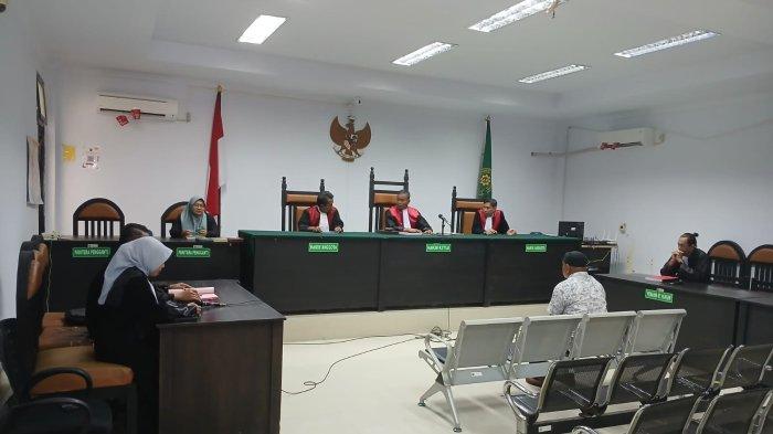 SIDANG TIPIKOR - Suasana lanjutan kasus korupsi relokasi Puskesmas Kwandang, Rabu (2/7/2025). Yamin Sahmin Lihawa dituntut 5 tahun penjara dan denda Rp 200 juta oleh JPU. (Sumber Foto:Kejari Gorontalo Utara)