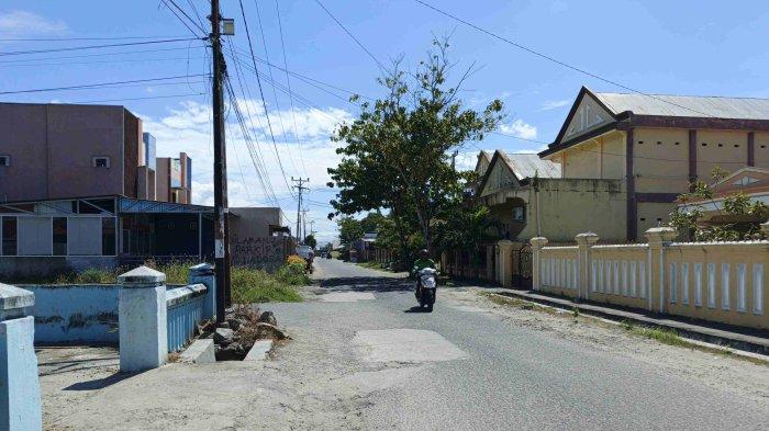 Kondisi Jalan Pangeran Hidayat II, Kelurahan Pulubala, Kecamatan Kota Tengah, Kota Gorontalo, Rabu, (8/1/2025)