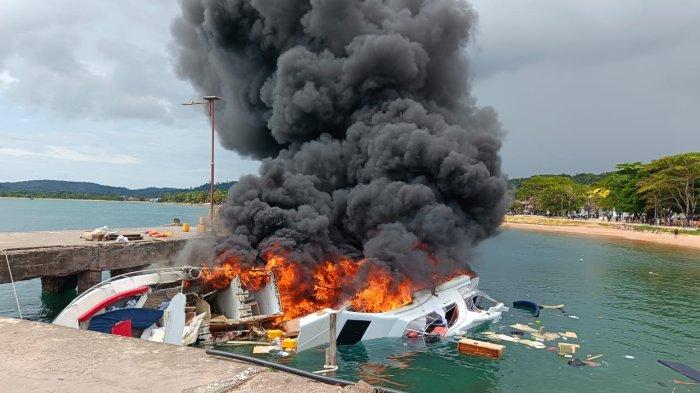 Kondisi Speedboat yang dinaiki Benny Laos bersama istrinya dan rombongan ketika akan menuju ke Desa untuk kampanye
