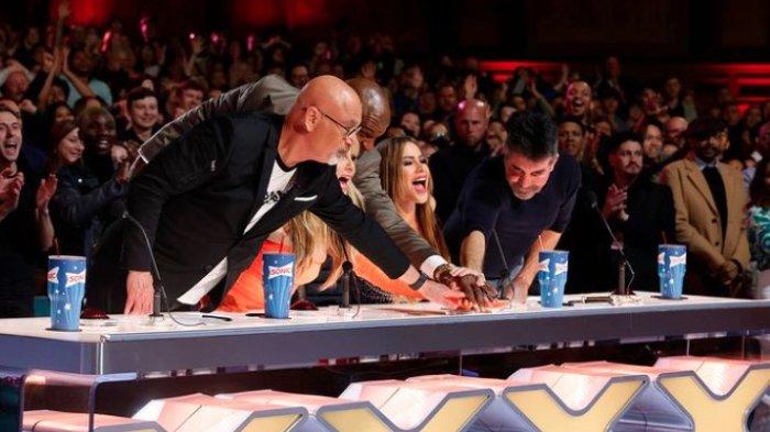 Dewan juri America's Got Talent (AGT) 2023 memberikan Golden Buzzer pada Mzansi Youth Choir.