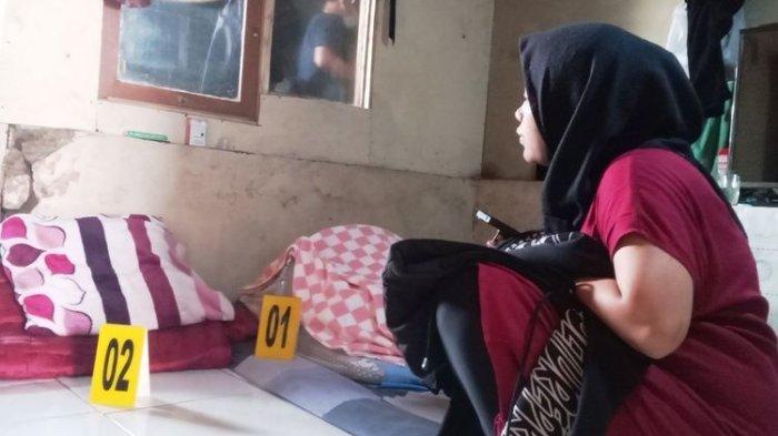 Alika (17), ibu muda asal Kabupaten Cianjur, Jawa Barat ini baru saja kehilangan bayinya yang baru berusia 12 hari. Bayi berjenis kelamin laki-laki itu hilang saat tidur di sampingnya, Minggu (12/11/2023) dini hari.(KOMPAS.COM/FIRMAN TAUFIQURRAHMAN)