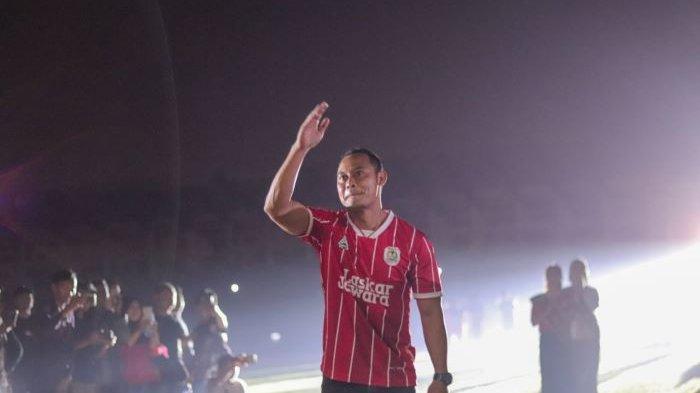 Mantan pemain Persib Bandung Atep Rizal Atep resmi diperkenalkan dalam acara launching Persika 1951 di Stadion Singaperbangsa, Karawang, Minggu (18/9/2022).