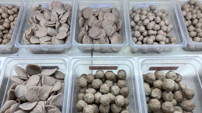 Kota Bandung kerap memiliki beragam kuliner legendaris yang masih eksis hingga sekarang. Kudapan mainstream nan legendaris yang masih bertahan di tengah gempuran kuliner modern adalah Bakso Sapi Cihampelas.