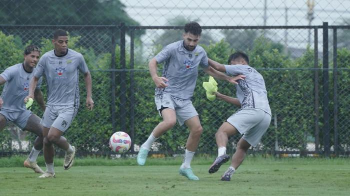 Bek PERSIB, Frans Putros.