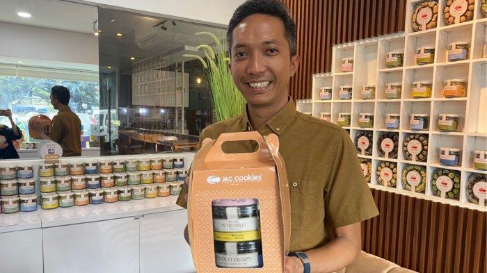 CEO JnC Cookies, Jodi Janitra saat ditemui di Hampers House Bober Cafe