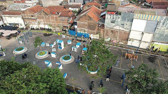 Kawasan bantaran sungai di Kelurahan Maleer, Kecamatan Batununggal yang menjadi ruang publik Ciko Arena 5 diresmikan Plh Wali Kota Bandung, Selasa (25/7/2023)